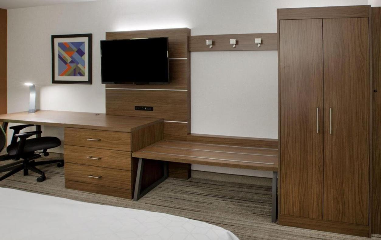 Holiday Inn Express Hotel & Suites Woodland Hills By Ihg Los Angeles Buitenkant foto