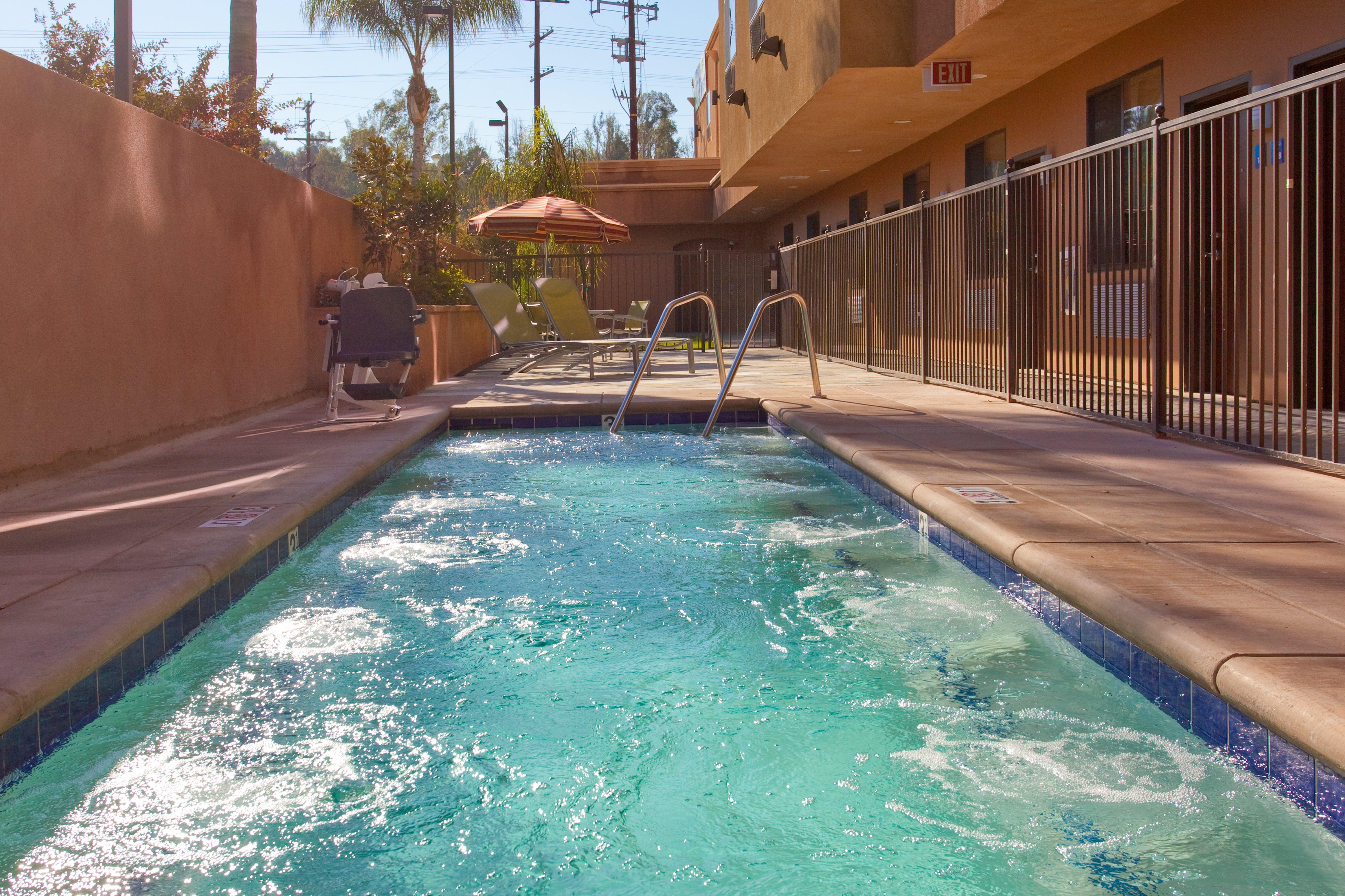 Holiday Inn Express Hotel & Suites Woodland Hills By Ihg Los Angeles Buitenkant foto