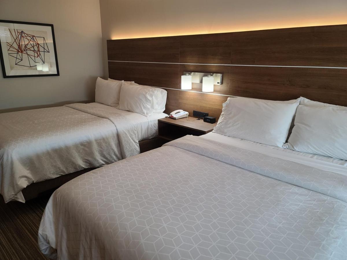 Holiday Inn Express Hotel & Suites Woodland Hills By Ihg Los Angeles Buitenkant foto