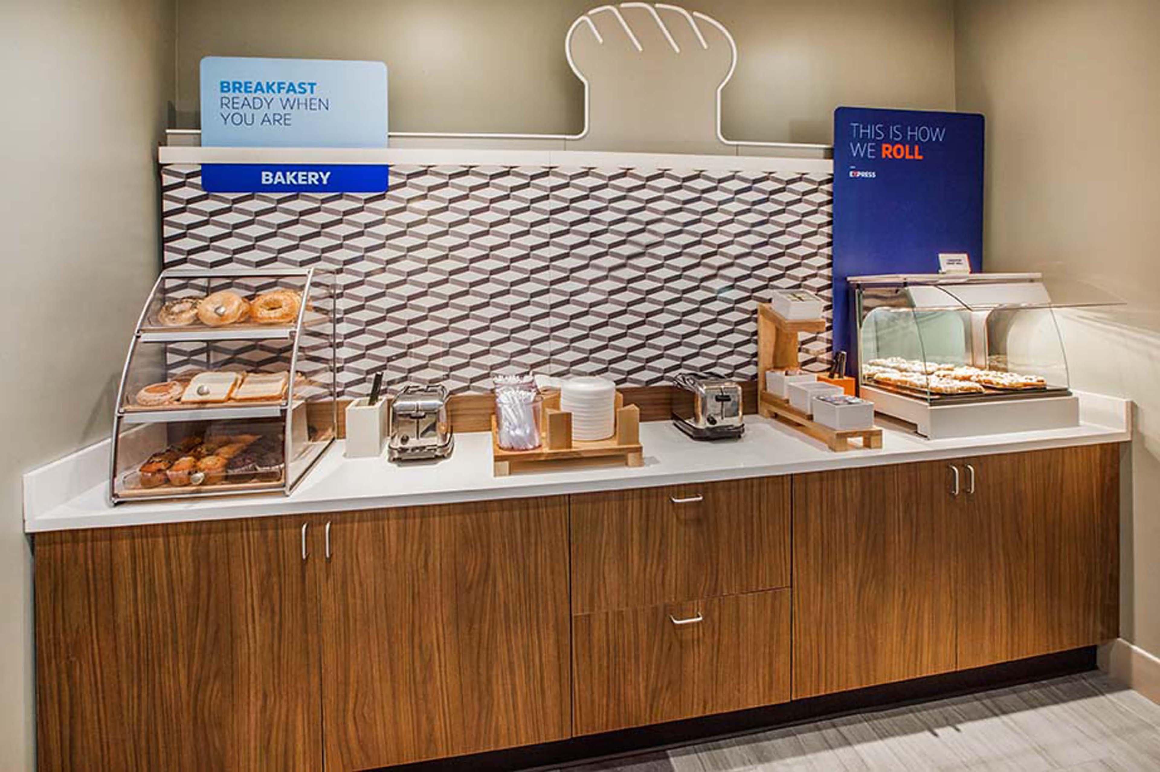 Holiday Inn Express Hotel & Suites Woodland Hills By Ihg Los Angeles Buitenkant foto