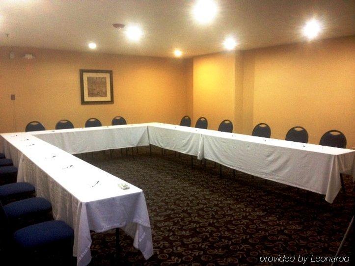 Holiday Inn Express Hotel & Suites Woodland Hills By Ihg Los Angeles Buitenkant foto