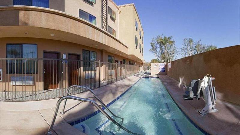 Holiday Inn Express Hotel & Suites Woodland Hills By Ihg Los Angeles Buitenkant foto
