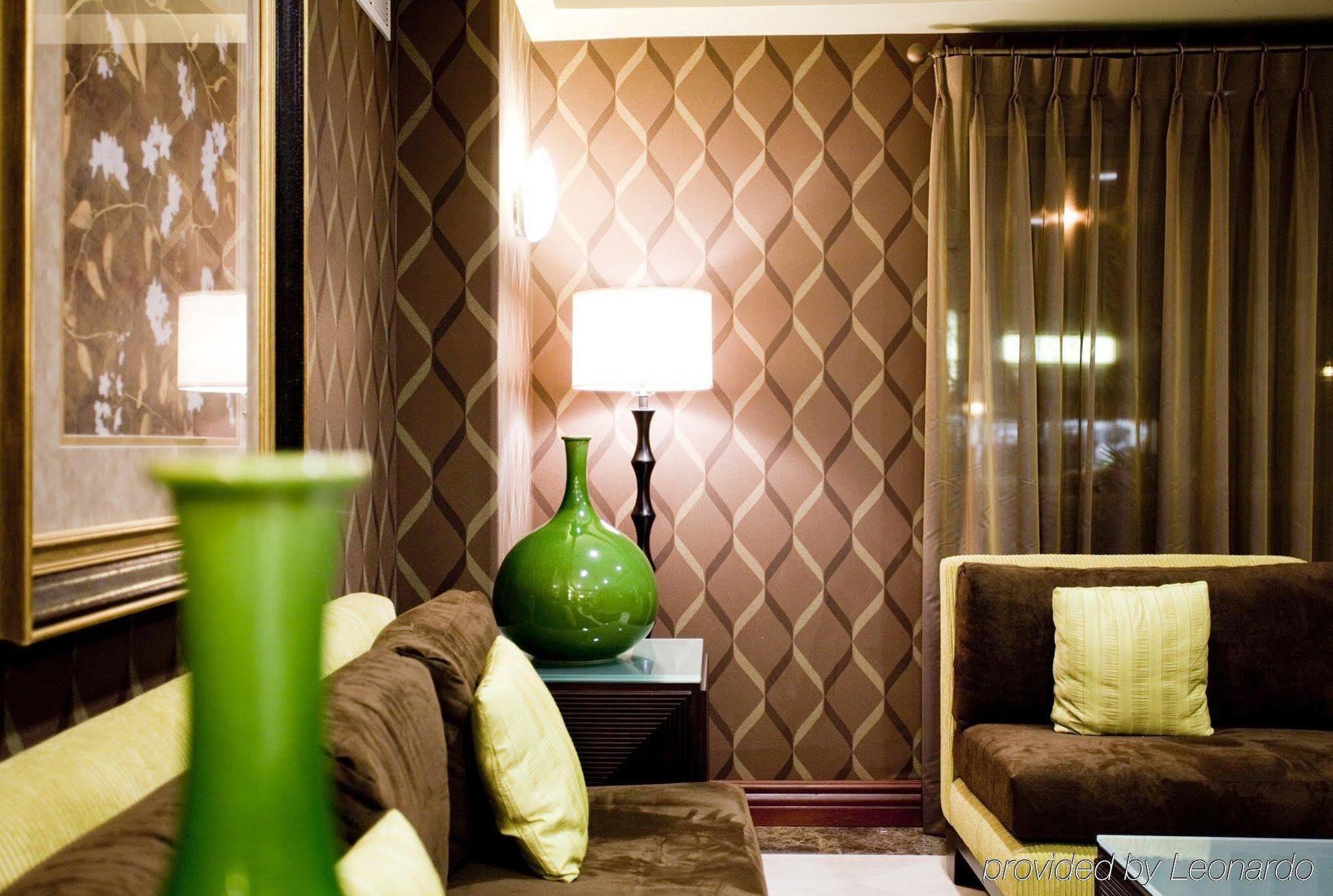 Holiday Inn Express Hotel & Suites Woodland Hills By Ihg Los Angeles Buitenkant foto