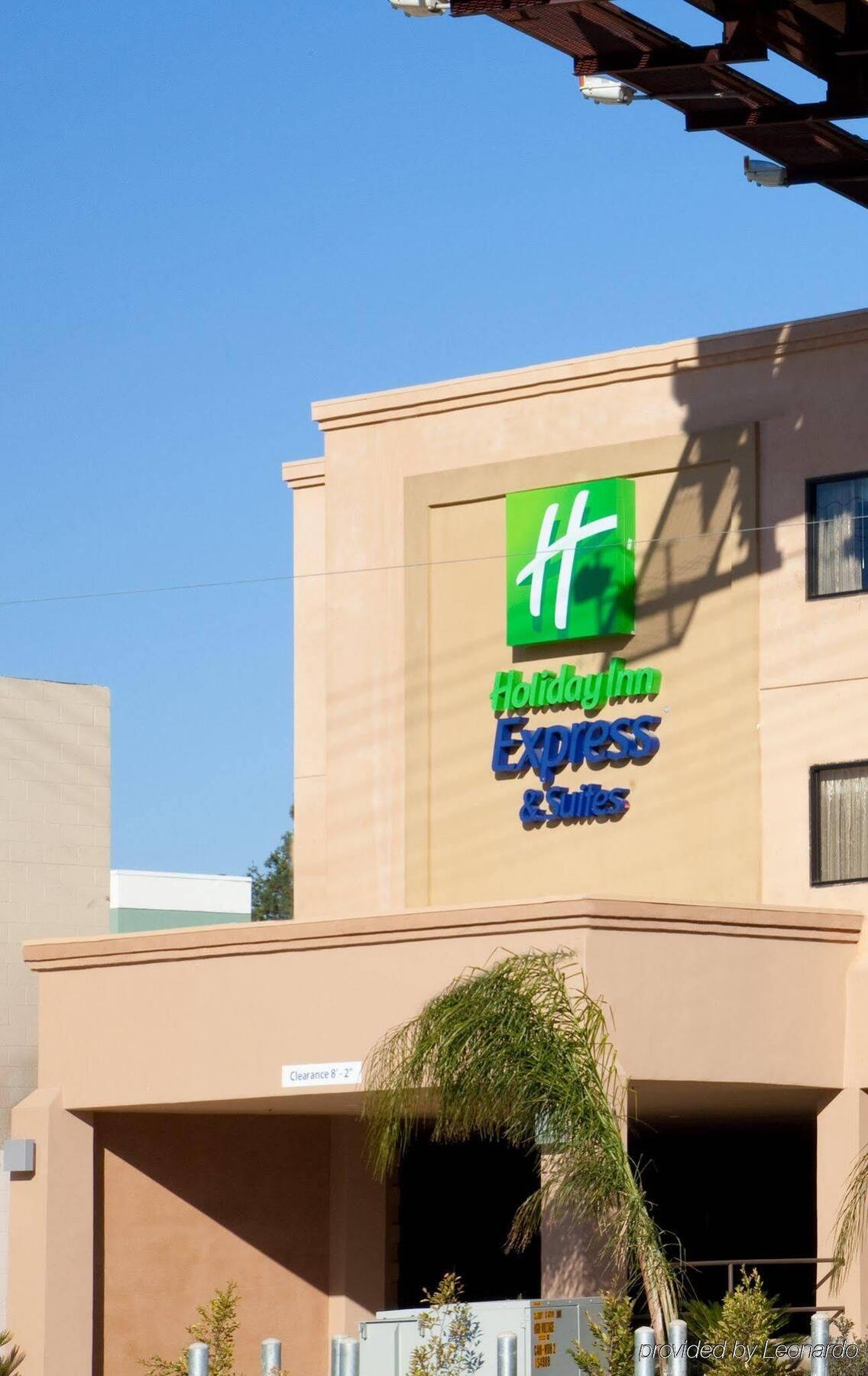 Holiday Inn Express Hotel & Suites Woodland Hills By Ihg Los Angeles Buitenkant foto