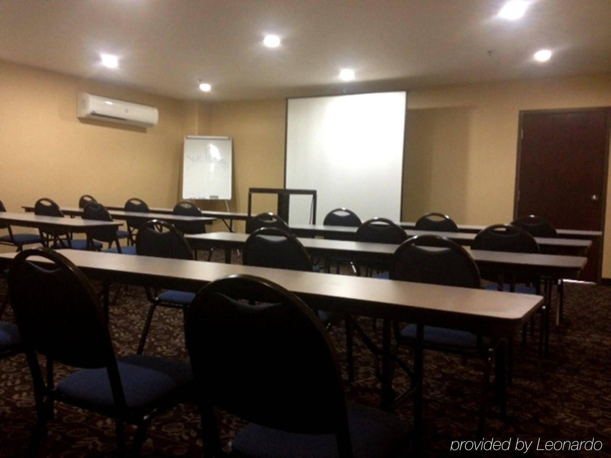 Holiday Inn Express Hotel & Suites Woodland Hills By Ihg Los Angeles Buitenkant foto